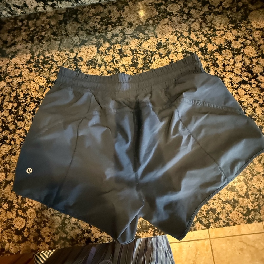 lululemon athletica Women's blue shorts // 5 inch inseam // size 12